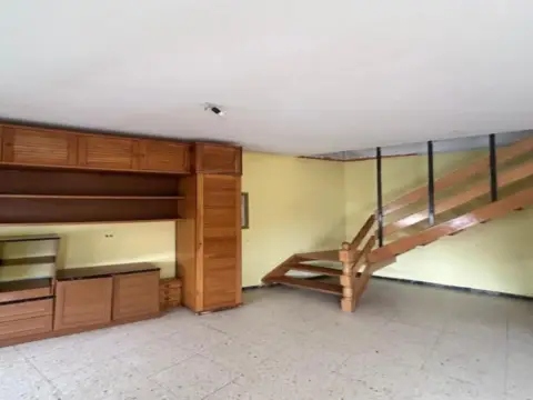 Dúplex en calle Xela Arias